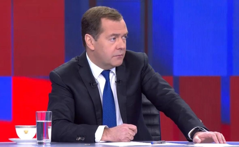 Медведев пообещал прочесть руководству ОПК телеграммы Сталина