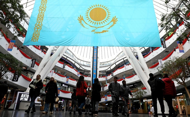 Песков связал с натиском Запада планы Казахстана по отслеживанию