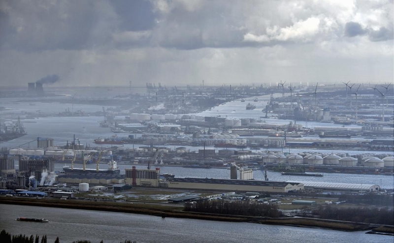 Контейнеры с грузами для России застряли в порту Антверпена на год